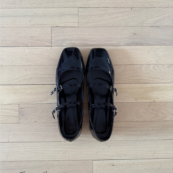 Black Patent Leather Mary Jane Shoes with Heel - Picture 3 of 3